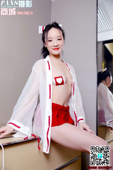 女主角穿越到没有衣服的世界